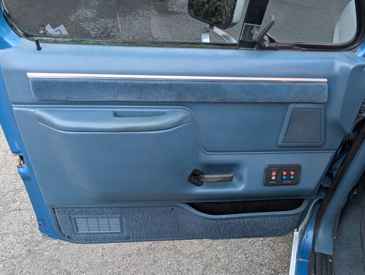 Ford-bronco-4x4-1988-blue-34