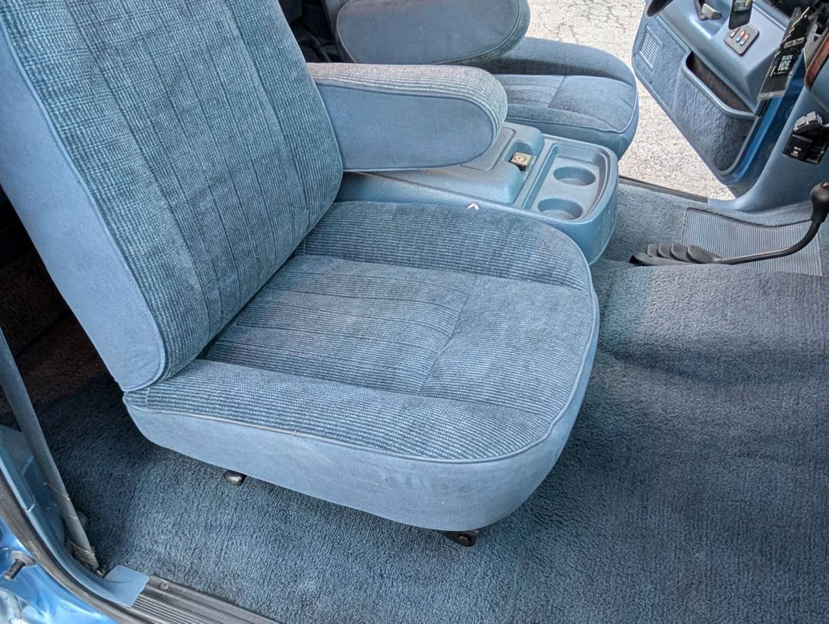 Ford-bronco-4x4-1988-blue-39