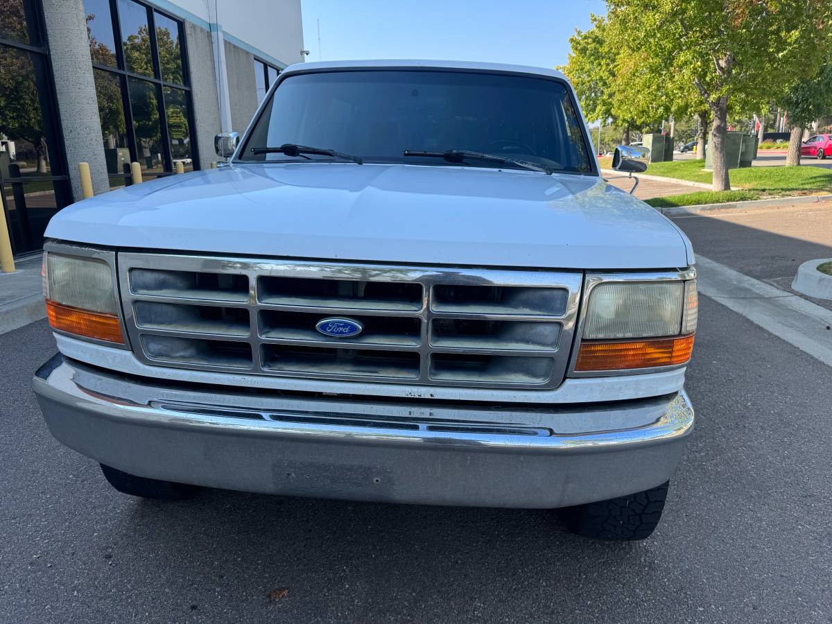 Ford-bronco-4x4-1994-white-2