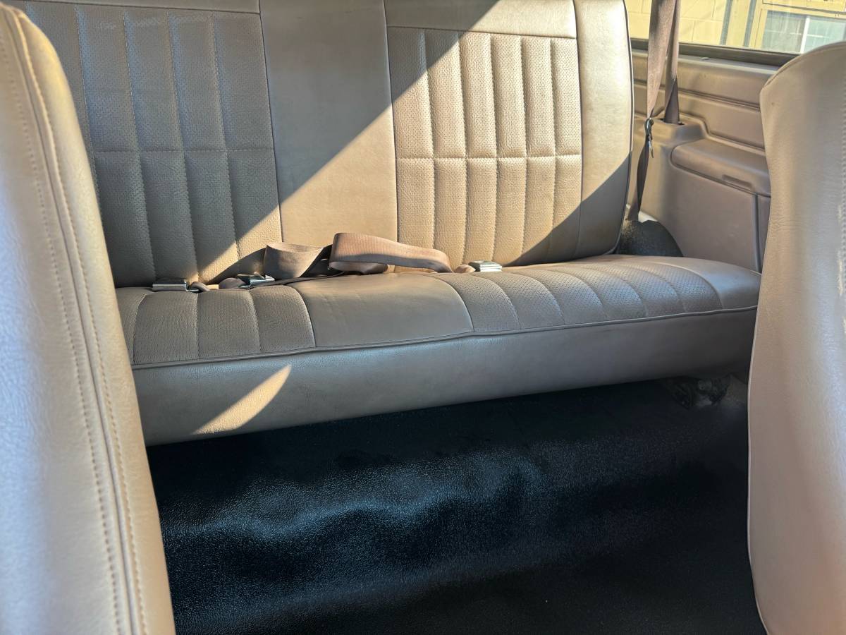 Ford-bronco-4x4-1994-white-3