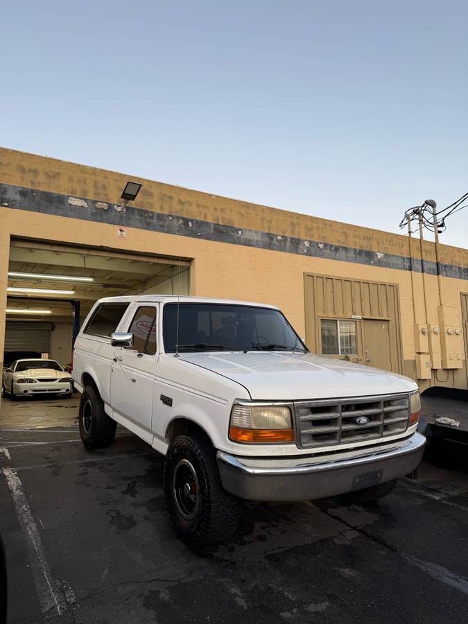 Ford-bronco-4x4-1994-white-4