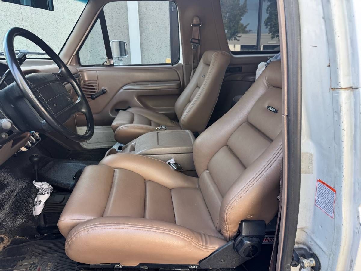 Ford-bronco-4x4-1994-white-5