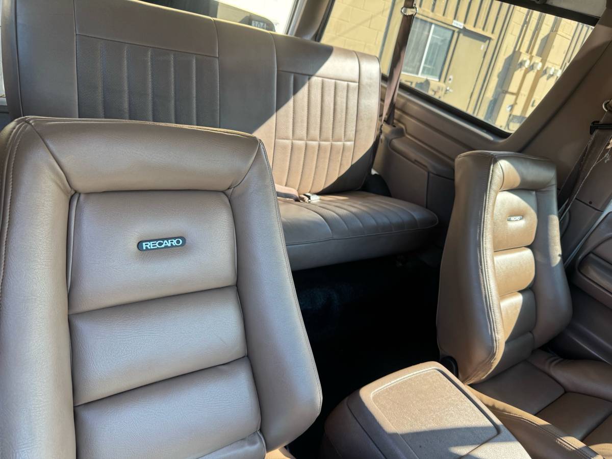 Ford-bronco-4x4-1994-white