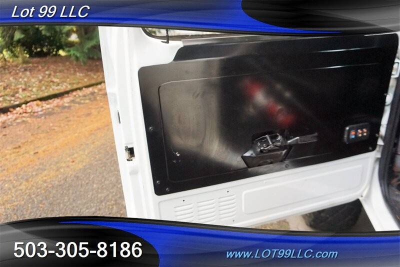 Ford-bronco-custom-build-troph-1991-white-23