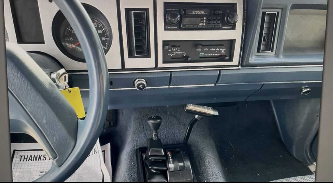 Ford-bronco-ll-1986-white-3