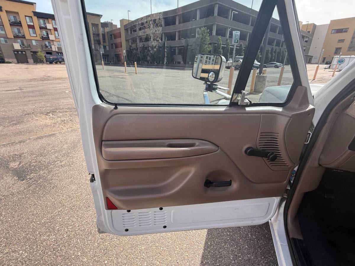 Ford-bronco-xl-2dr-suv-1996-white-15