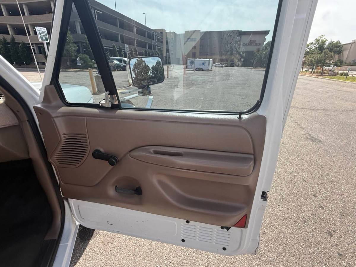 Ford-bronco-xl-2dr-suv-1996-white-19