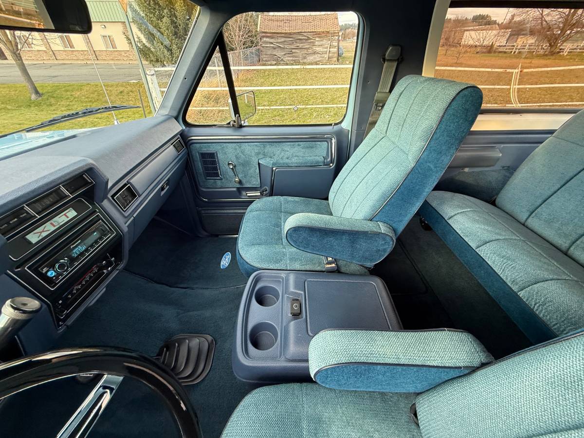 Ford-bronco-xlt-1986-blue-12