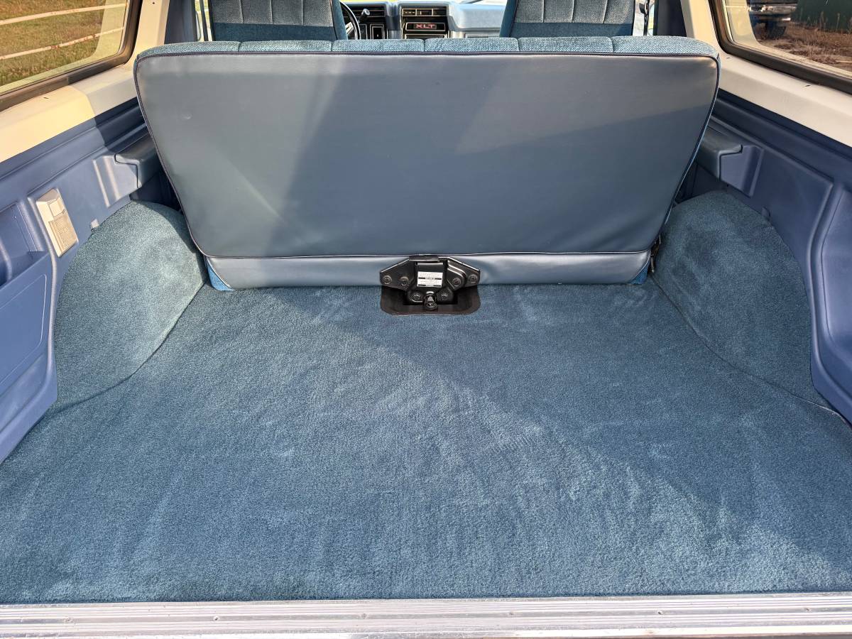 Ford-bronco-xlt-1986-blue-13