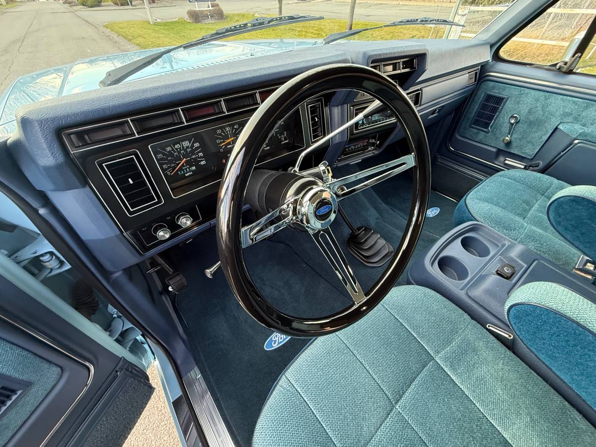 Ford-bronco-xlt-1986-blue-14