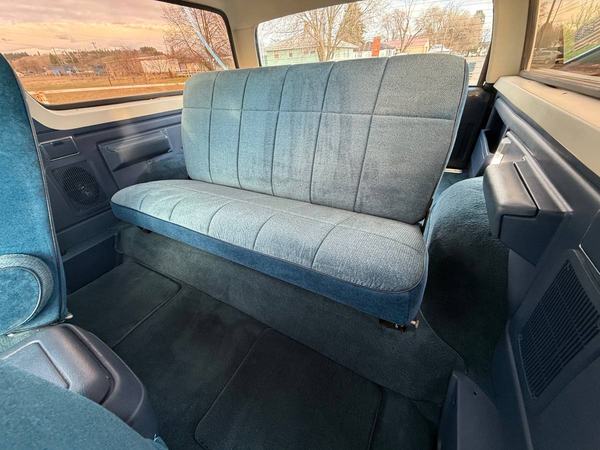 Ford-bronco-xlt-1986-blue-18