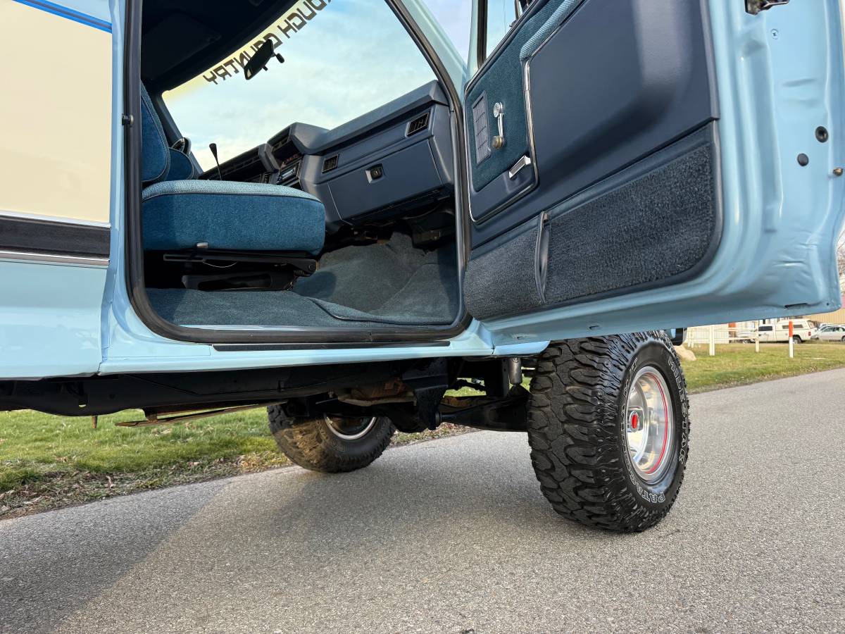 Ford-bronco-xlt-1986-blue-19