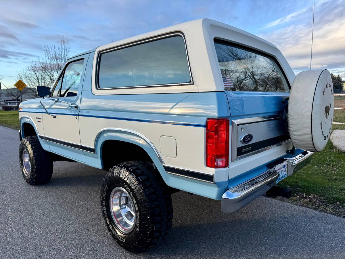 Ford-bronco-xlt-1986-blue-2