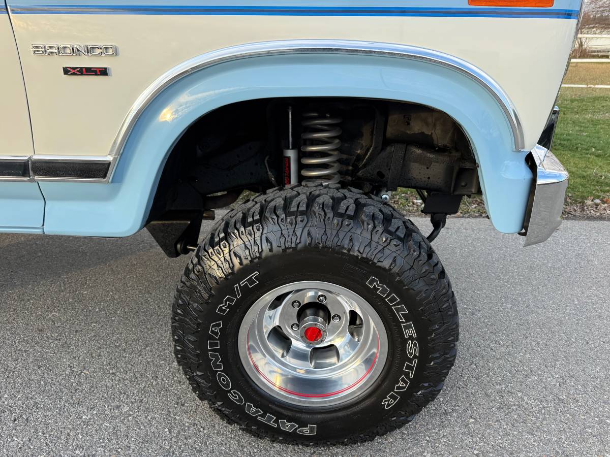 Ford-bronco-xlt-1986-blue-21