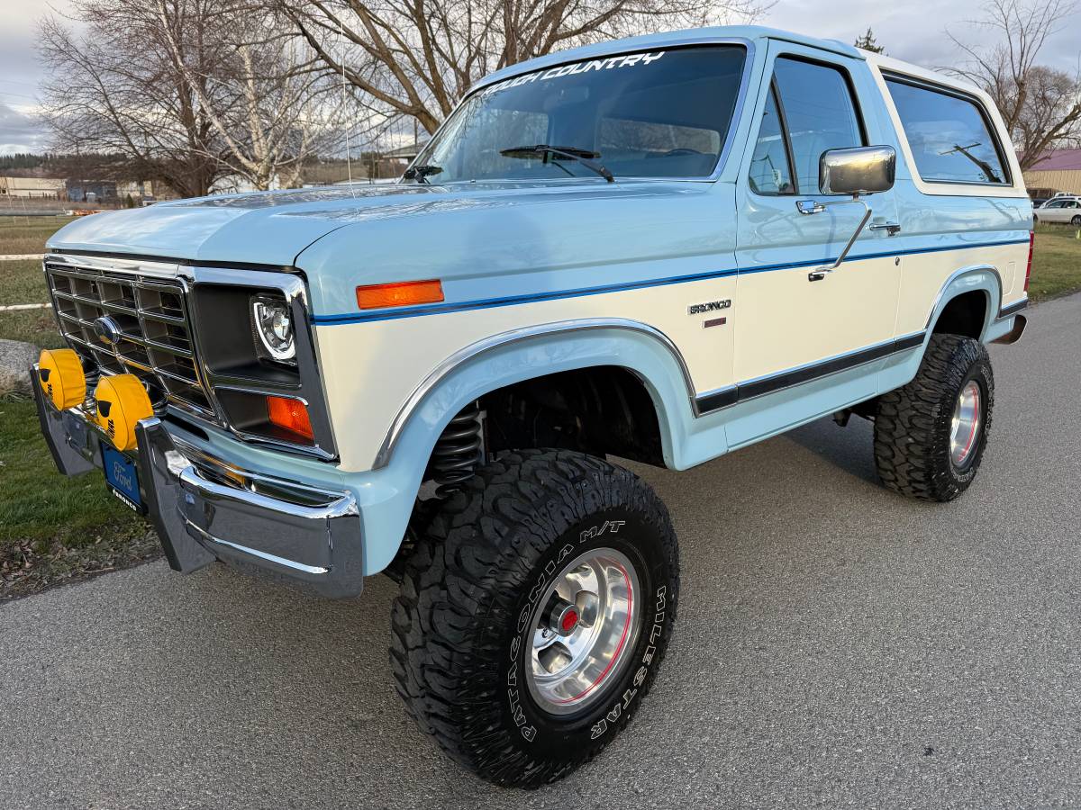 Ford-bronco-xlt-1986-blue-27