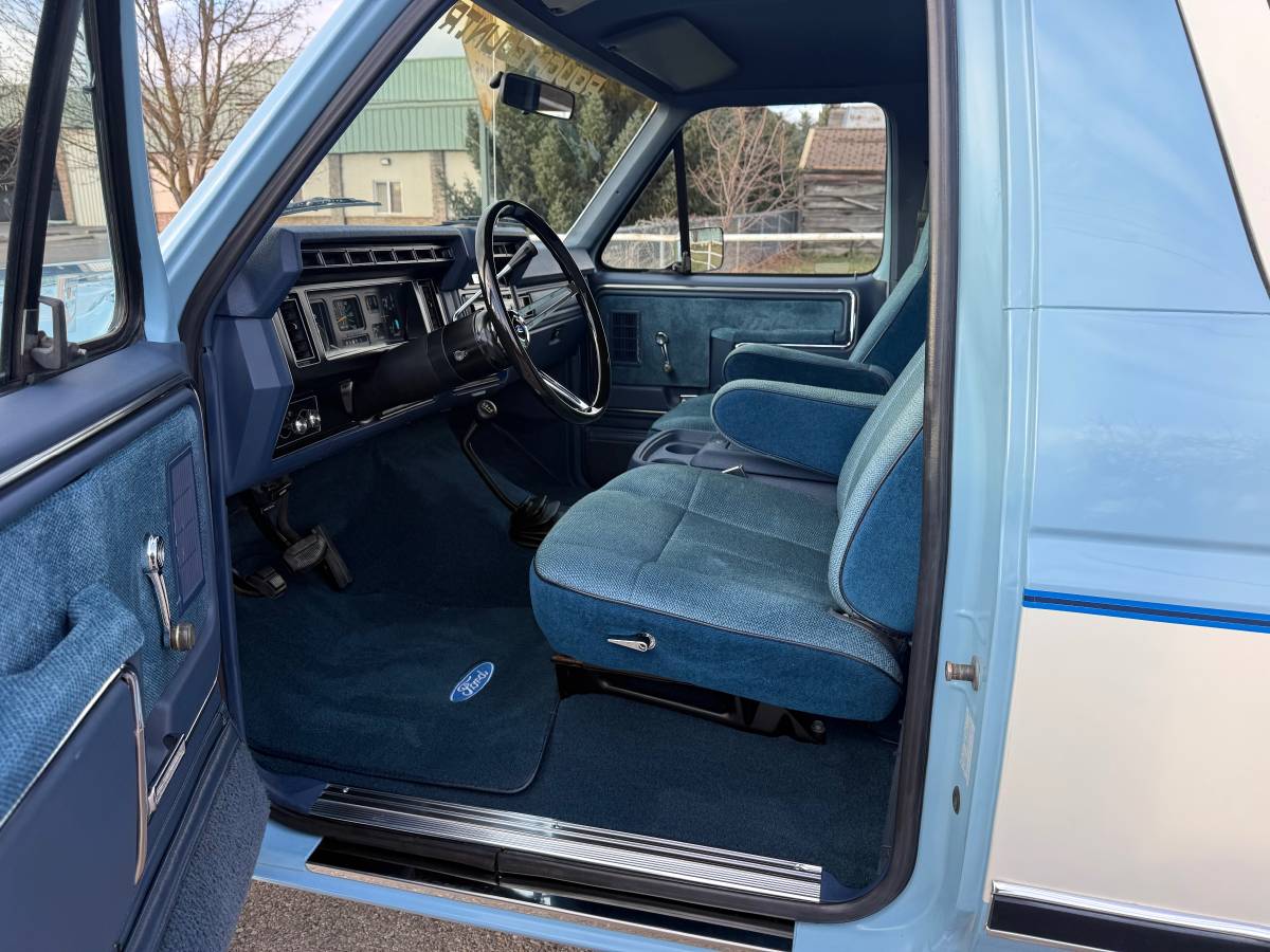 Ford-bronco-xlt-1986-blue-29