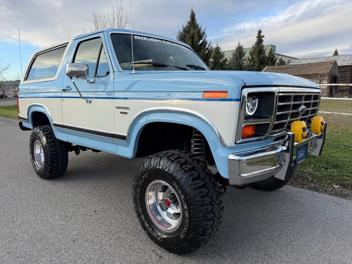 Ford-bronco-xlt-1986-blue-3