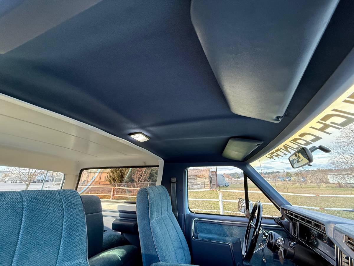 Ford-bronco-xlt-1986-blue-30