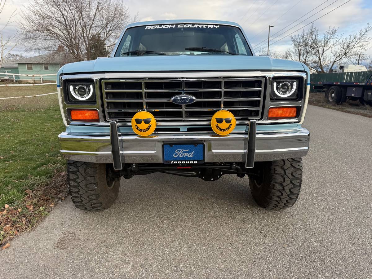 Ford-bronco-xlt-1986-blue-33