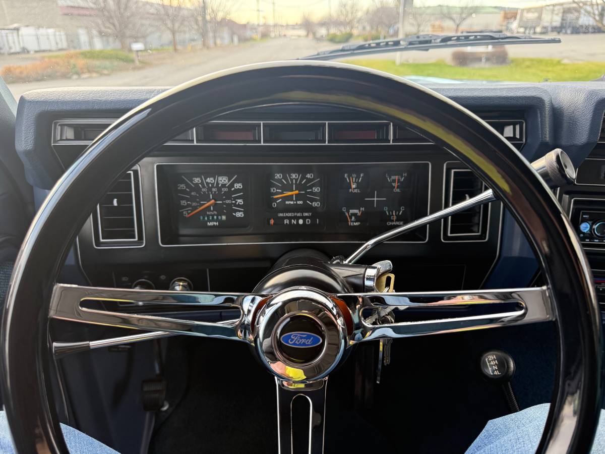 Ford-bronco-xlt-1986-blue-36