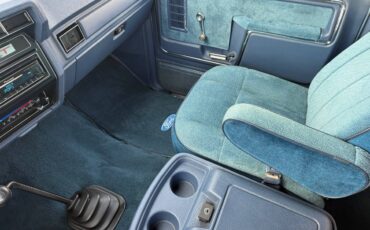 Ford-bronco-xlt-1986-blue-38