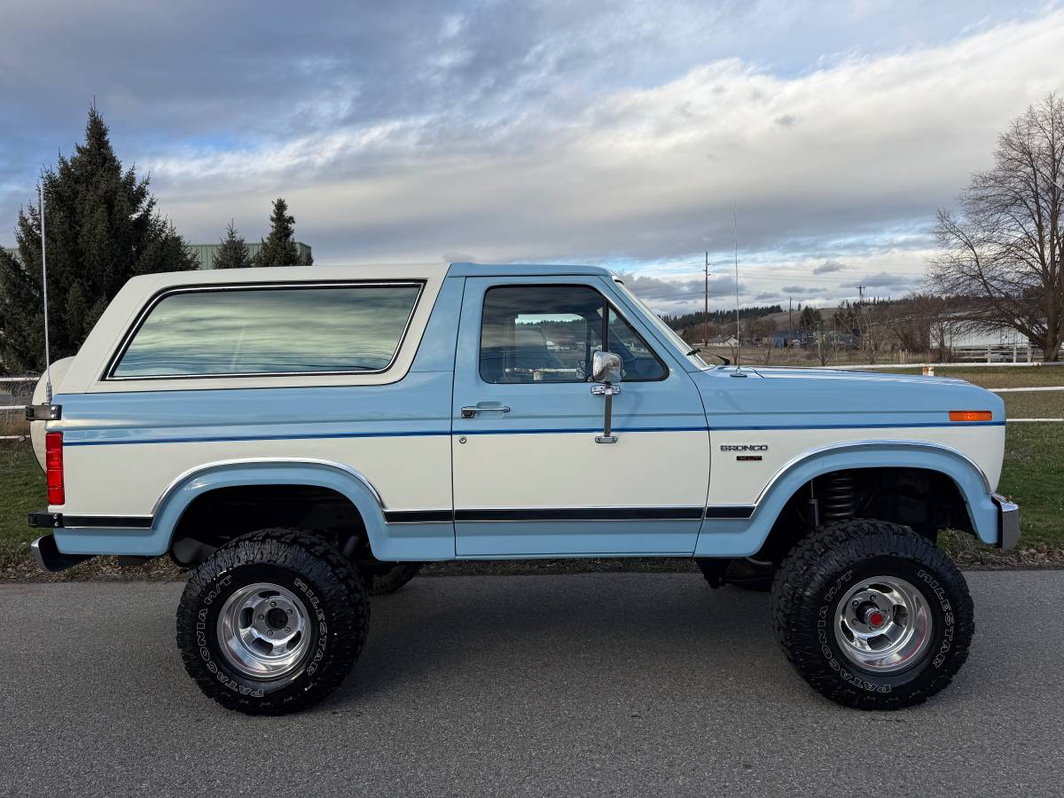Ford-bronco-xlt-1986-blue-4