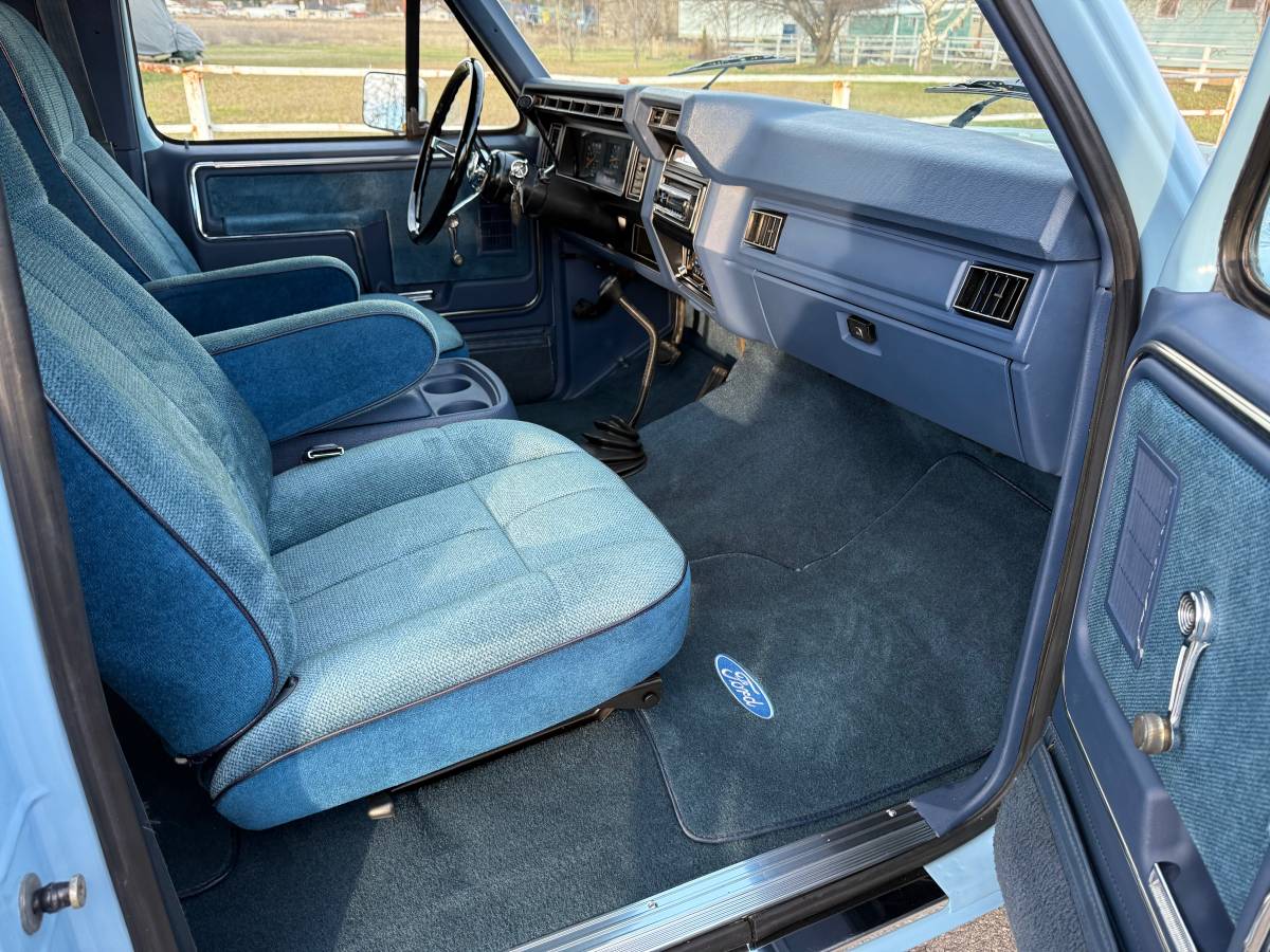 Ford-bronco-xlt-1986-blue-43