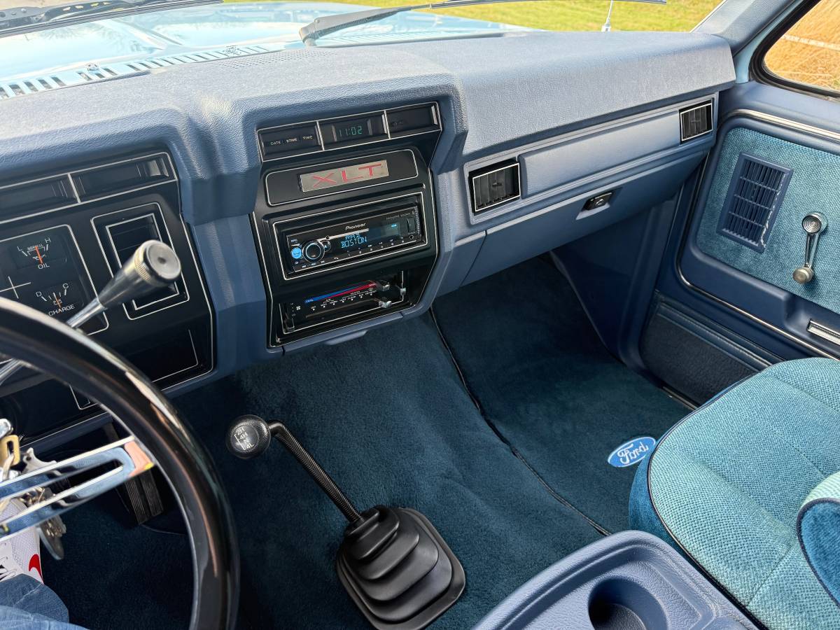 Ford-bronco-xlt-1986-blue-7