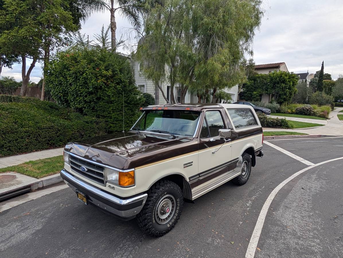 Ford-bronco-xlt-1989-brown-1