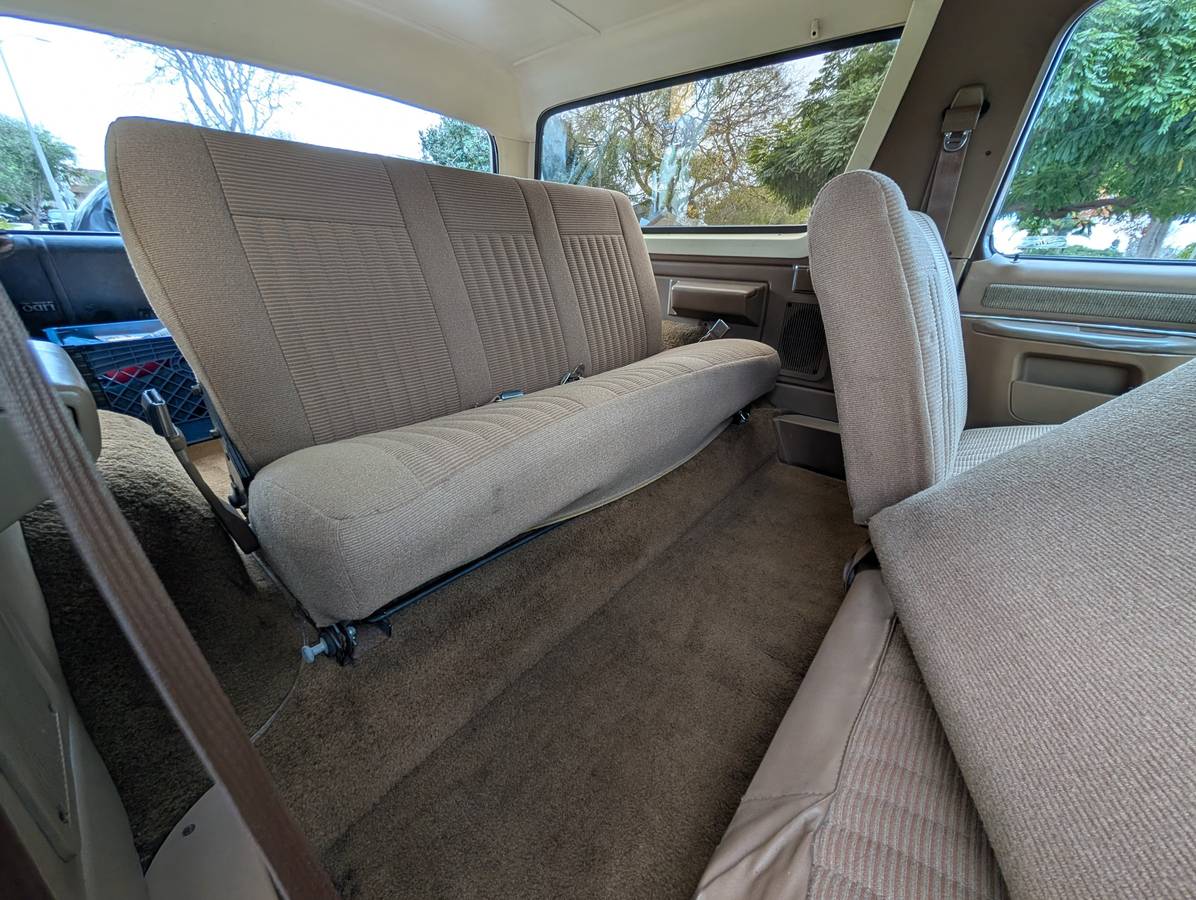 Ford-bronco-xlt-1989-brown-10