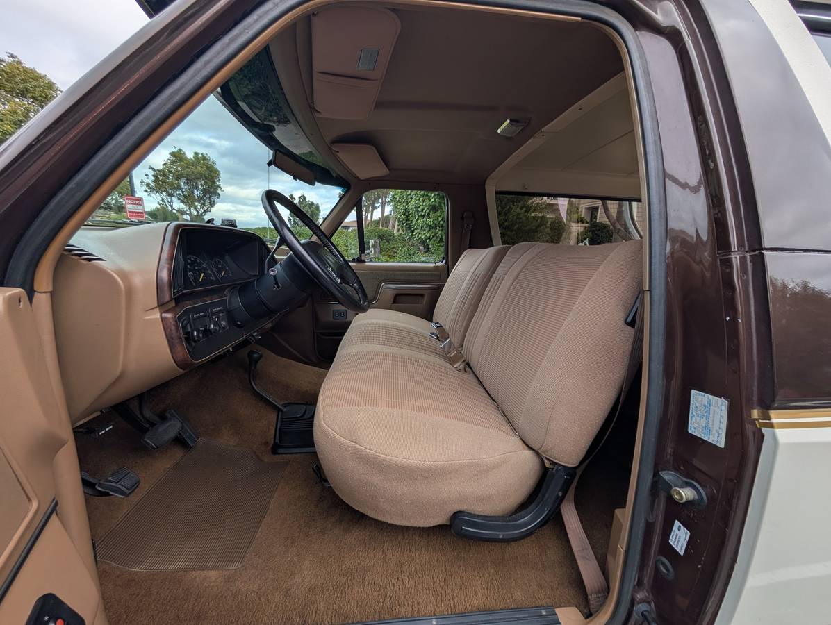 Ford-bronco-xlt-1989-brown-14