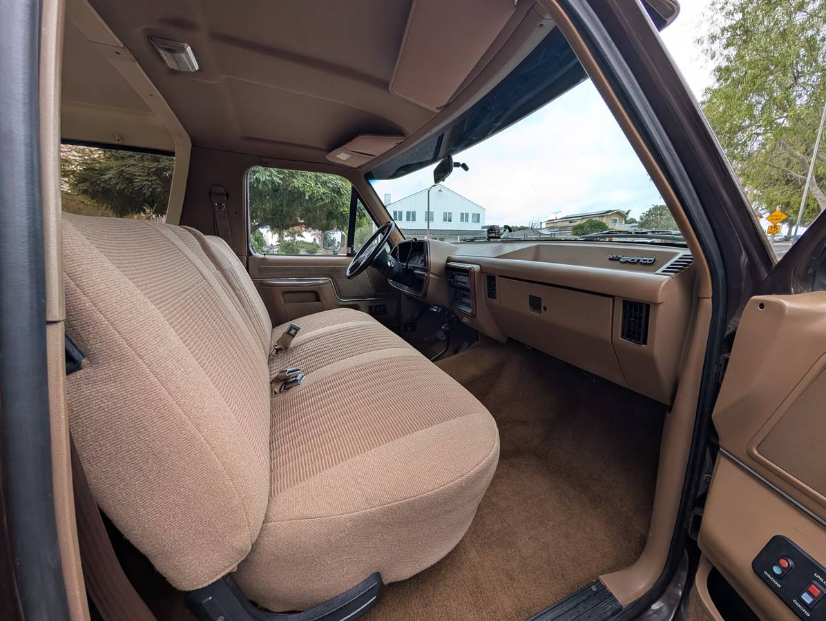 Ford-bronco-xlt-1989-brown-15