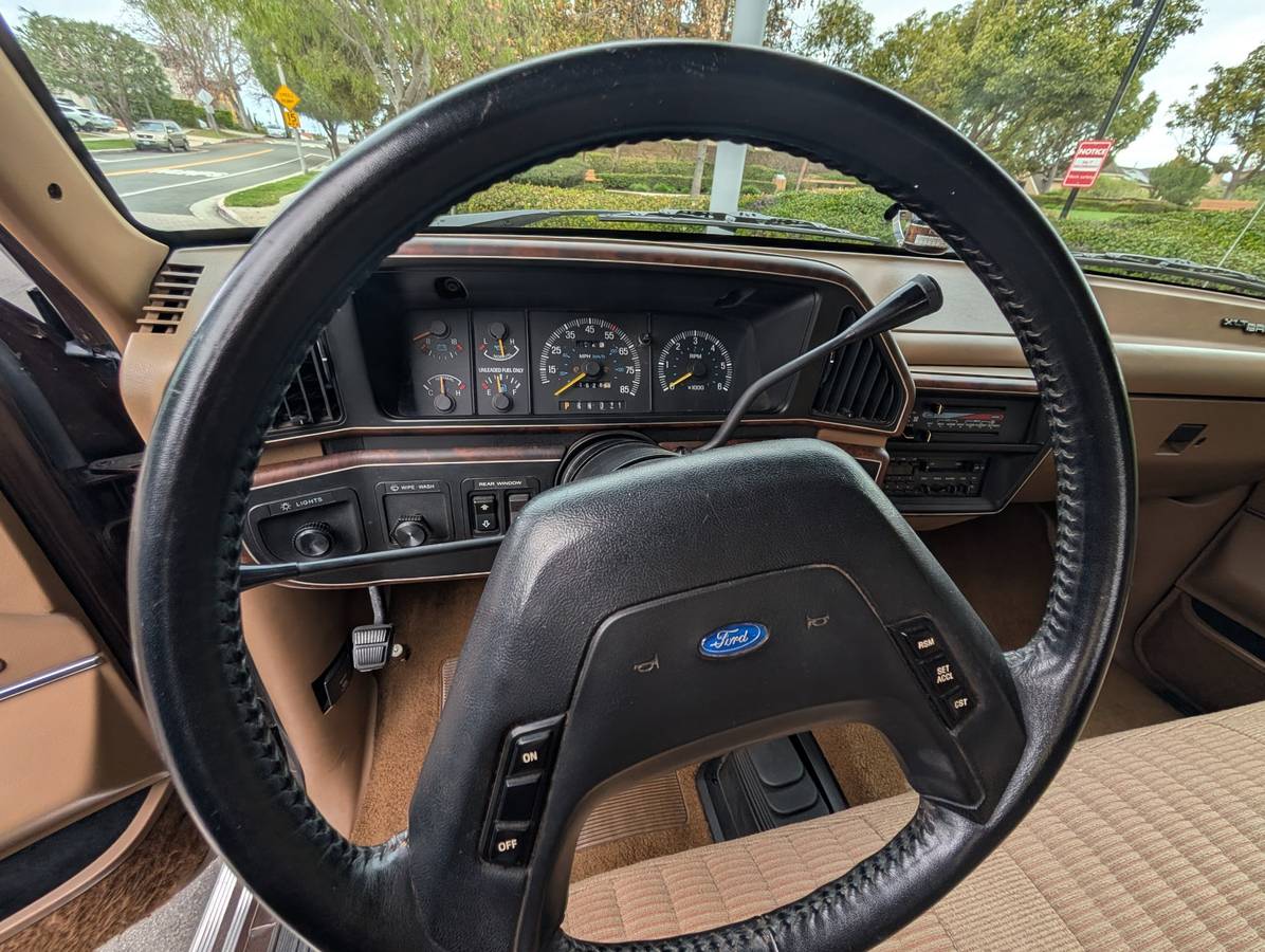 Ford-bronco-xlt-1989-brown-19