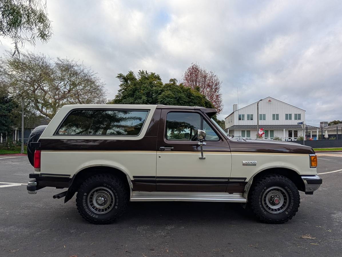 Ford-bronco-xlt-1989-brown-3
