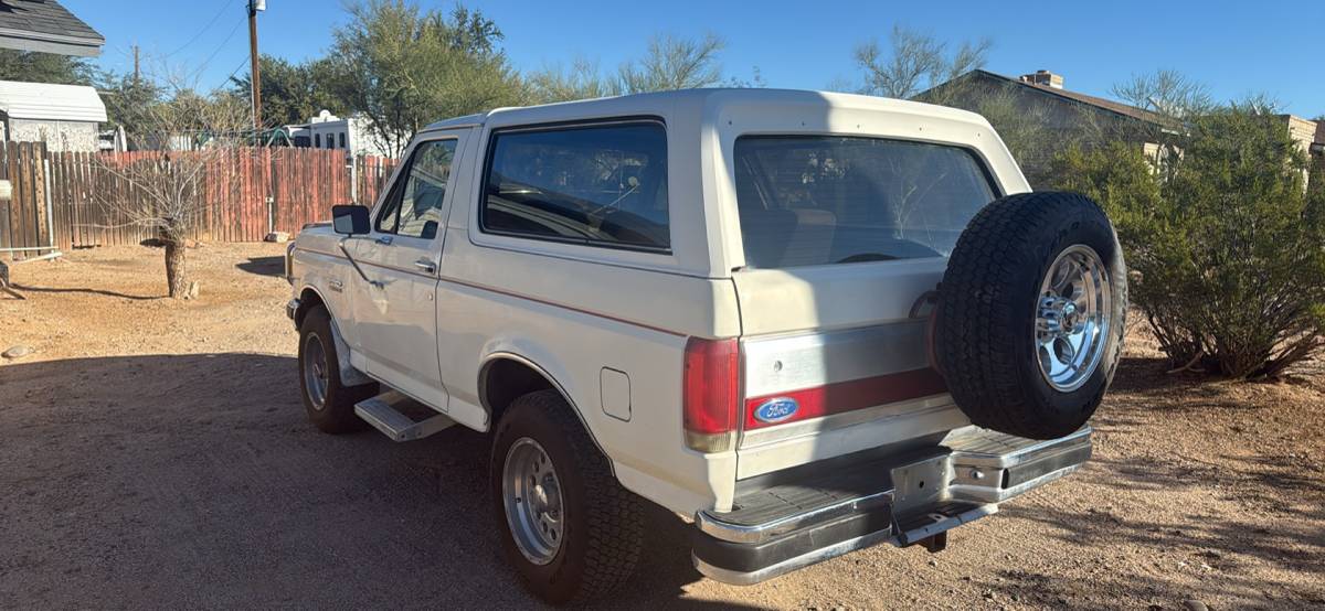 Ford-bronco-xlt-1990-white-2