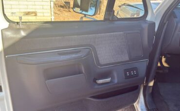 Ford-bronco-xlt-1990-white-8