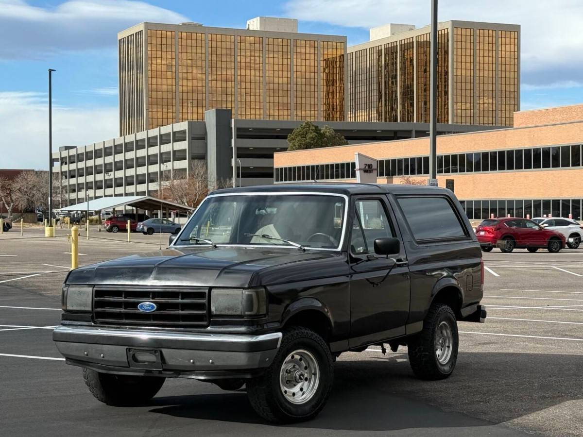 Ford-bronco-xlt-2dr-suv-1990-black-1