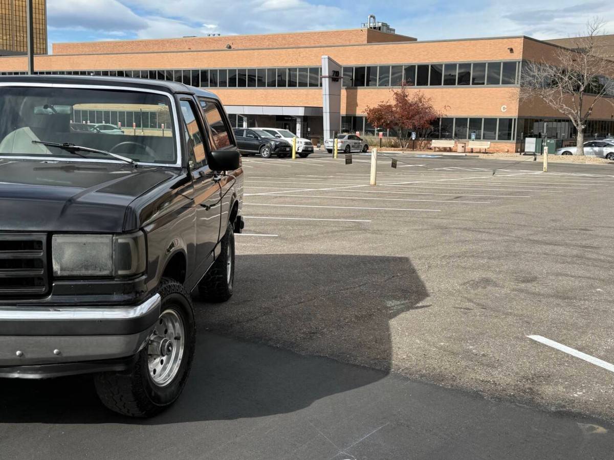 Ford-bronco-xlt-2dr-suv-1990-black-10