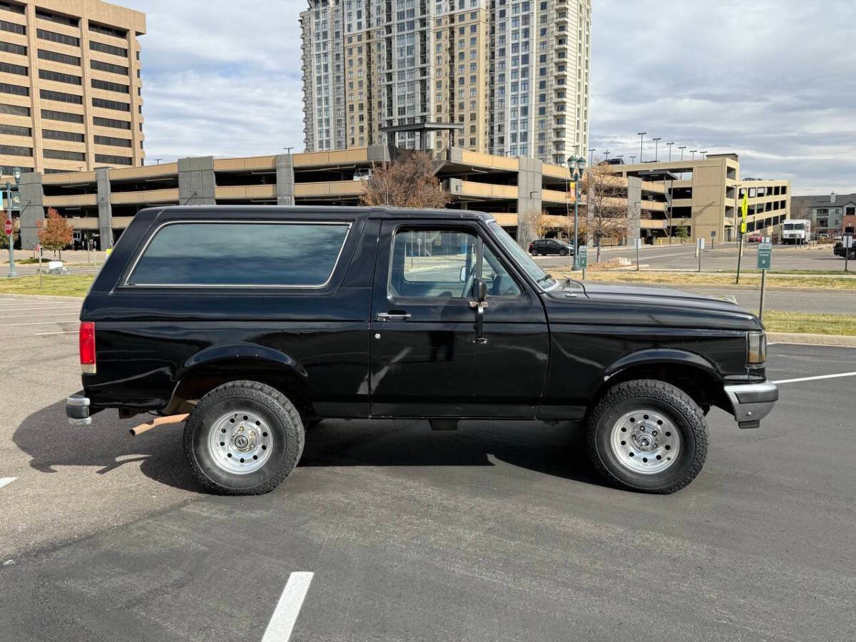 Ford-bronco-xlt-2dr-suv-1990-black-2
