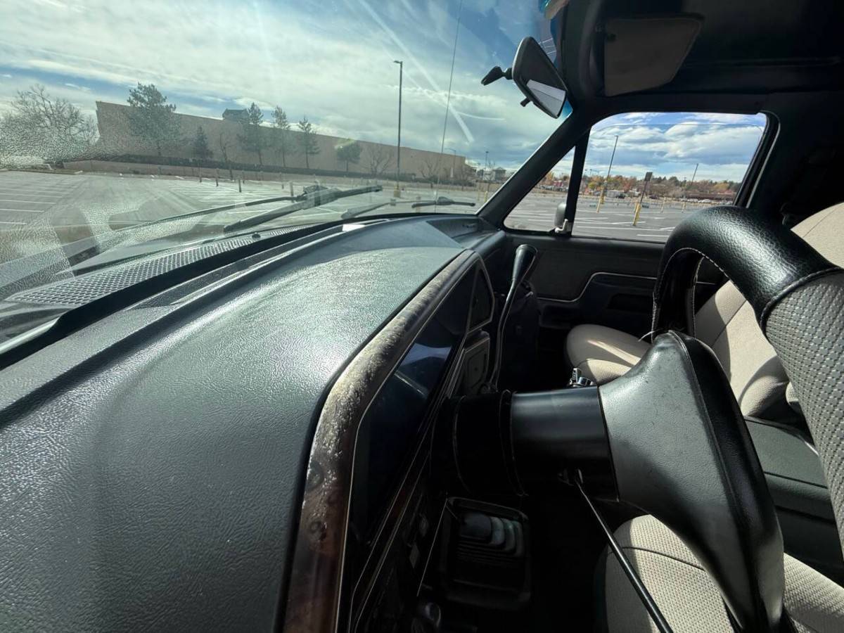 Ford-bronco-xlt-2dr-suv-1990-black-22