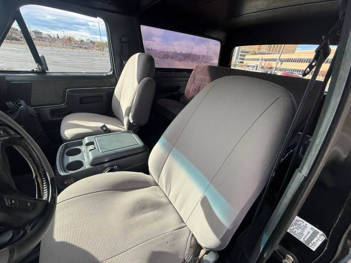 Ford-bronco-xlt-2dr-suv-1990-black-23