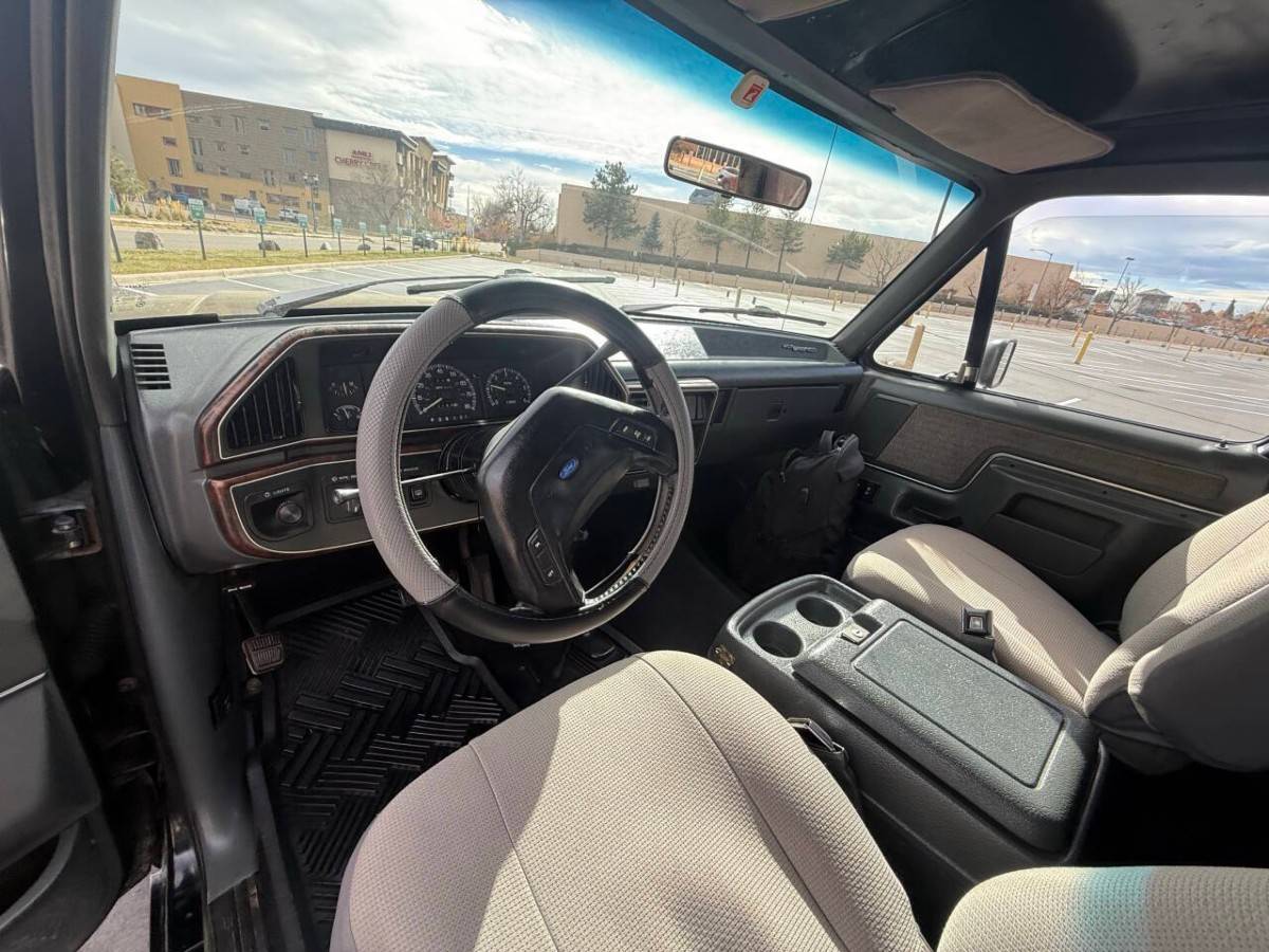 Ford-bronco-xlt-2dr-suv-1990-black-4