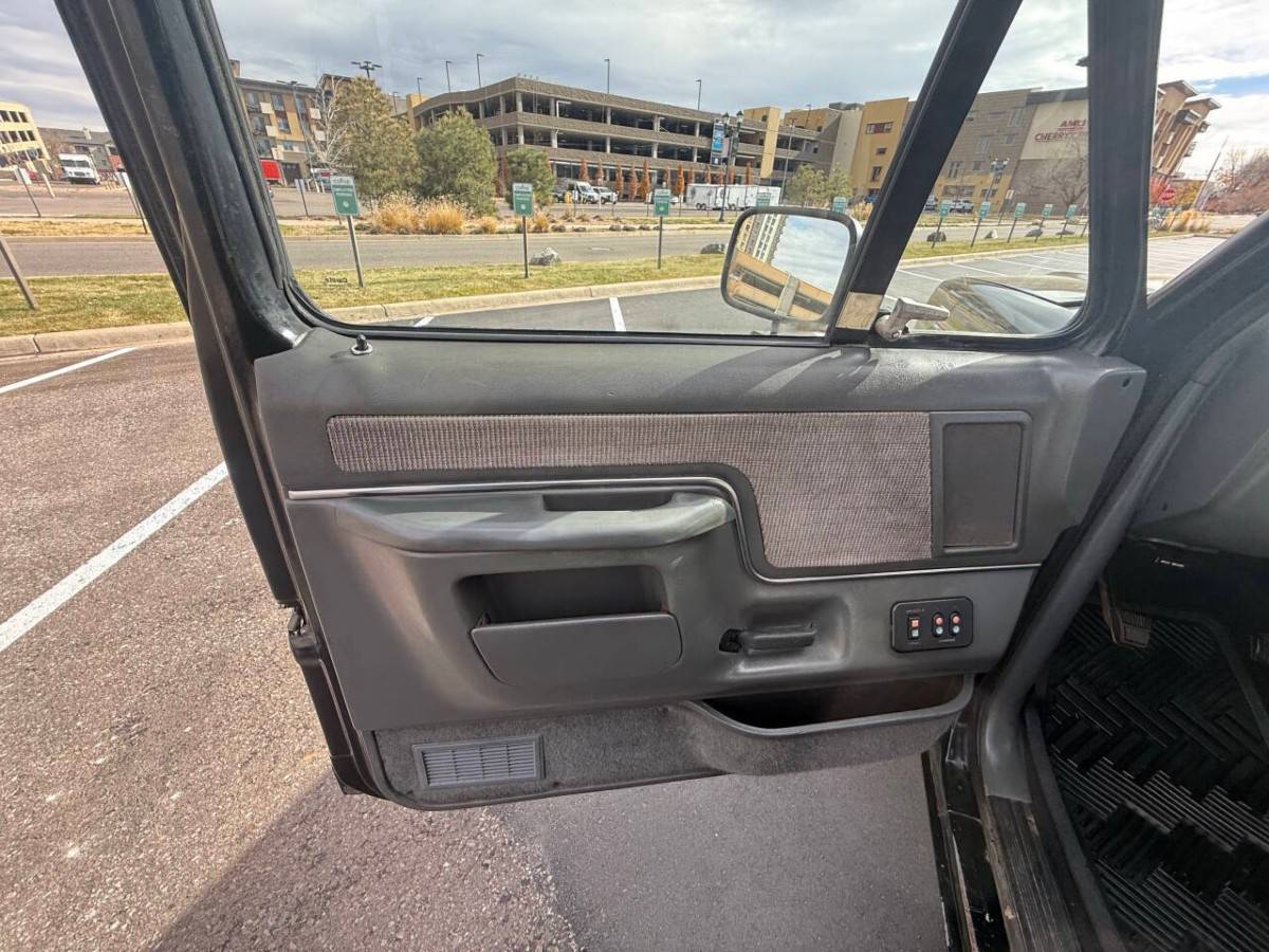 Ford-bronco-xlt-2dr-suv-1990-black-5