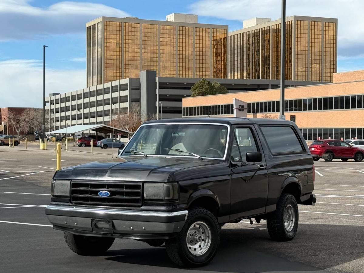 Ford-bronco-xlt-2dr-suv-1990-black-8