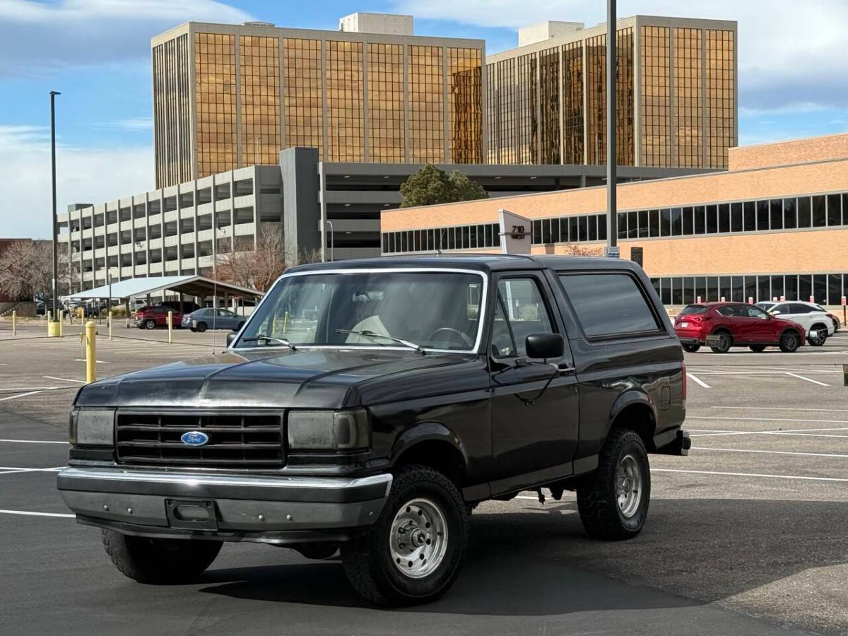 Ford-bronco-xlt-2dr-suv-1990-black