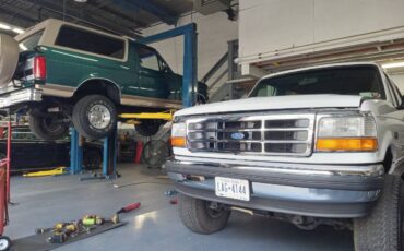 Ford-bronco-xlt-5.0-1992-white-10