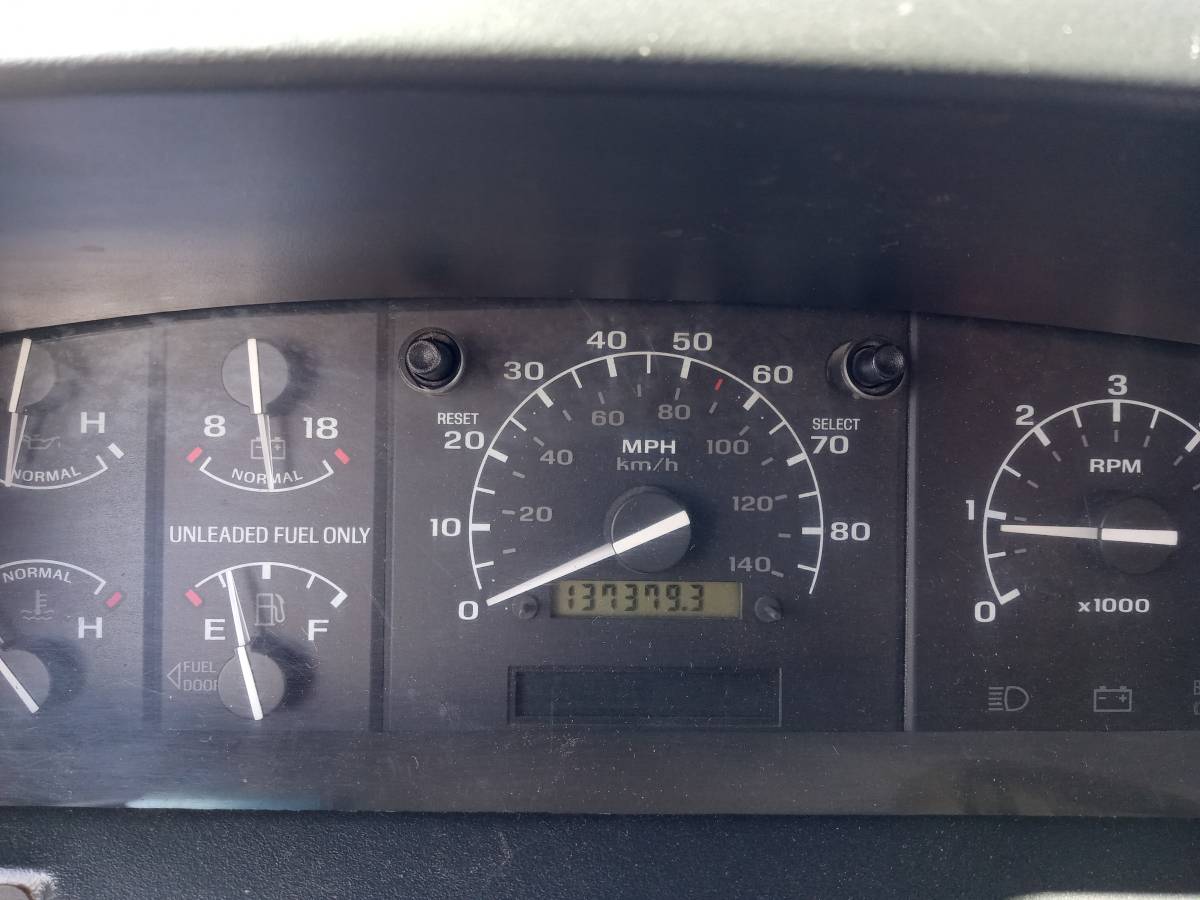 Ford-bronco-xlt-5.0-1992-white-10