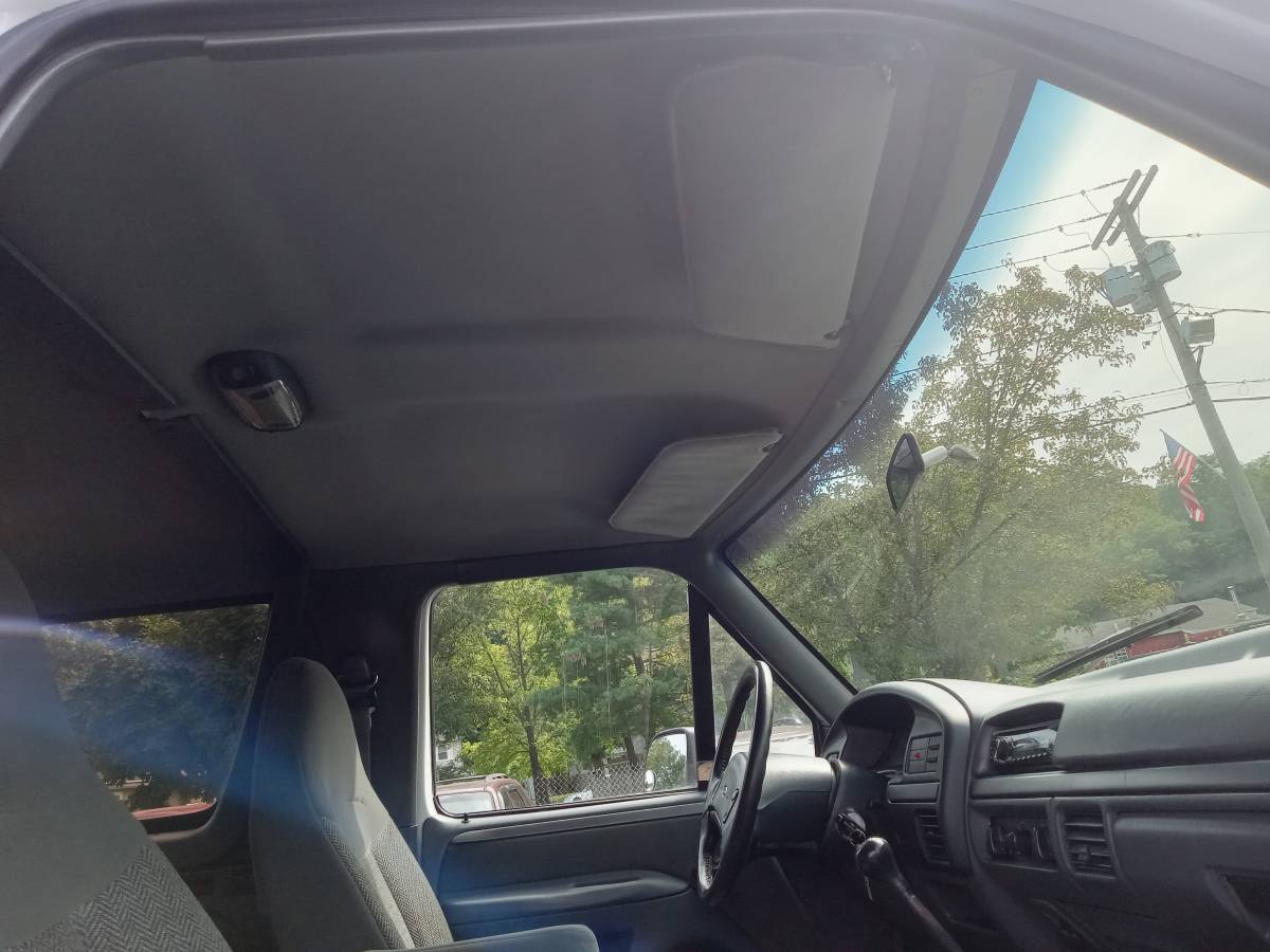 Ford-bronco-xlt-5.0-1992-white-12