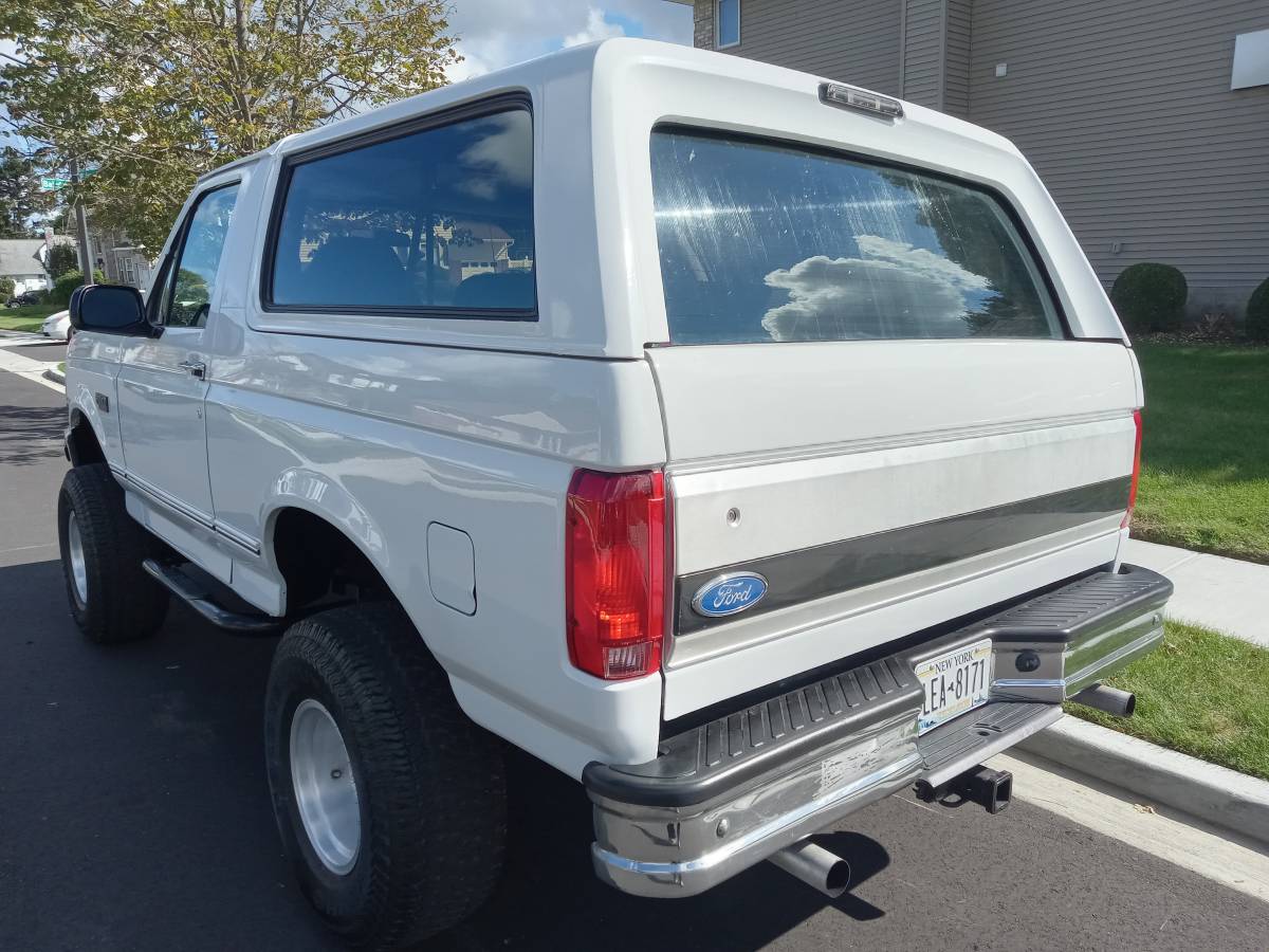 Ford-bronco-xlt-5.0-1992-white-2