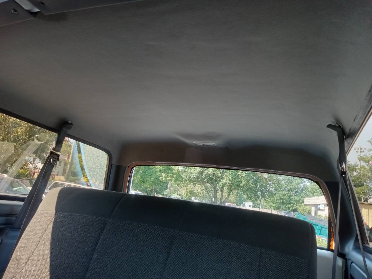 Ford-bronco-xlt-5.0-1992-white-21